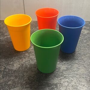KIDS VINTAGE TUPPERWARE CUPS Primary Colors 4 oz each. Excellent condition